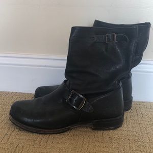 Frye Veronica Short size 9